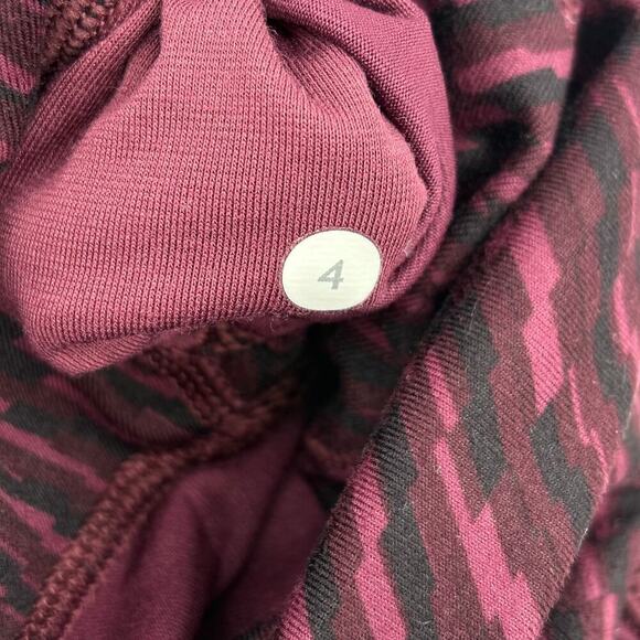 Lululemon Wunder Under High Rise Leggings Size 4 Purple Black Zig Zag Print - Picture 6 of 9